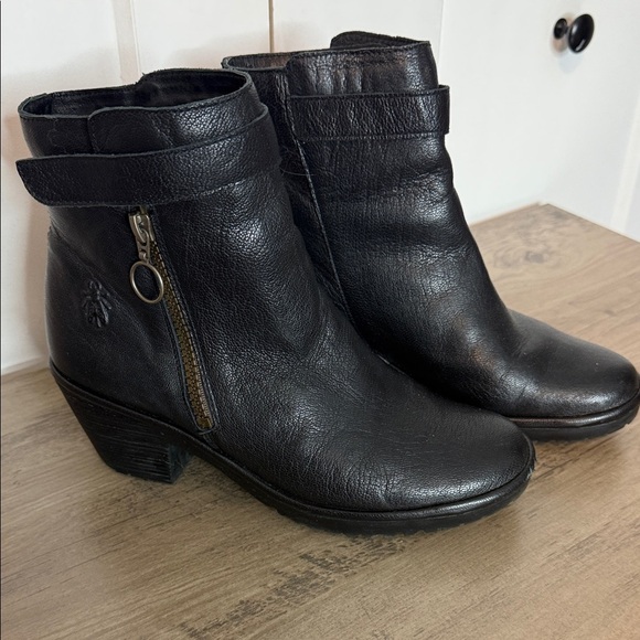 Fly London | Black Leather Ankle Boots - 38/7.5 - Picture 1 of 6